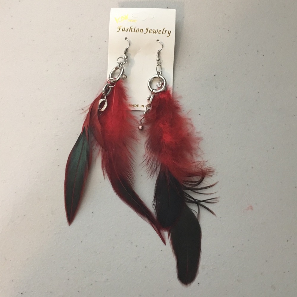 NWT red black Feather fashion jewelry earrings!